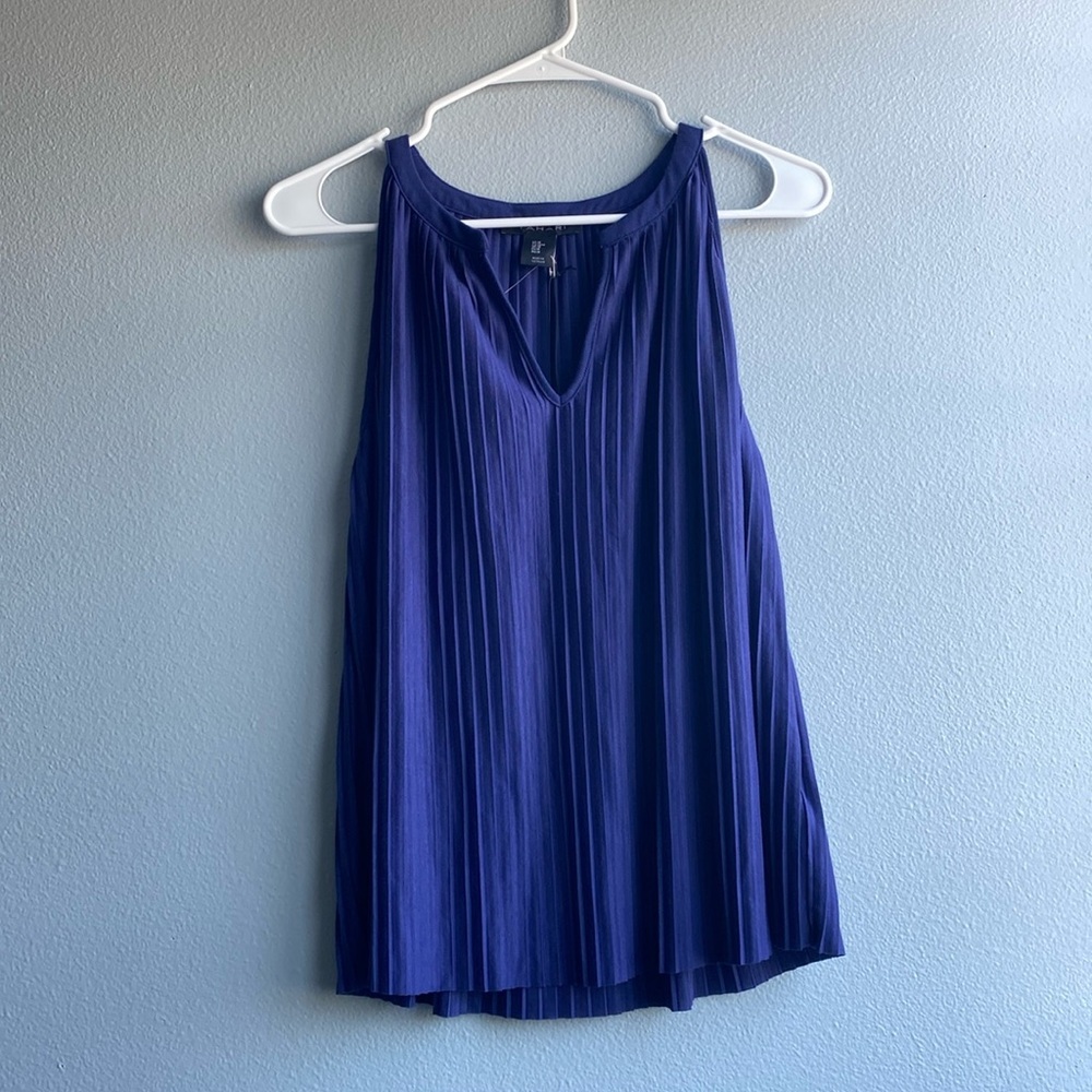 Tahari Women’s V- Neck Blue Pleated Tank Top